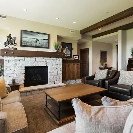 Silver Star #1303 - 2 Bed Condo